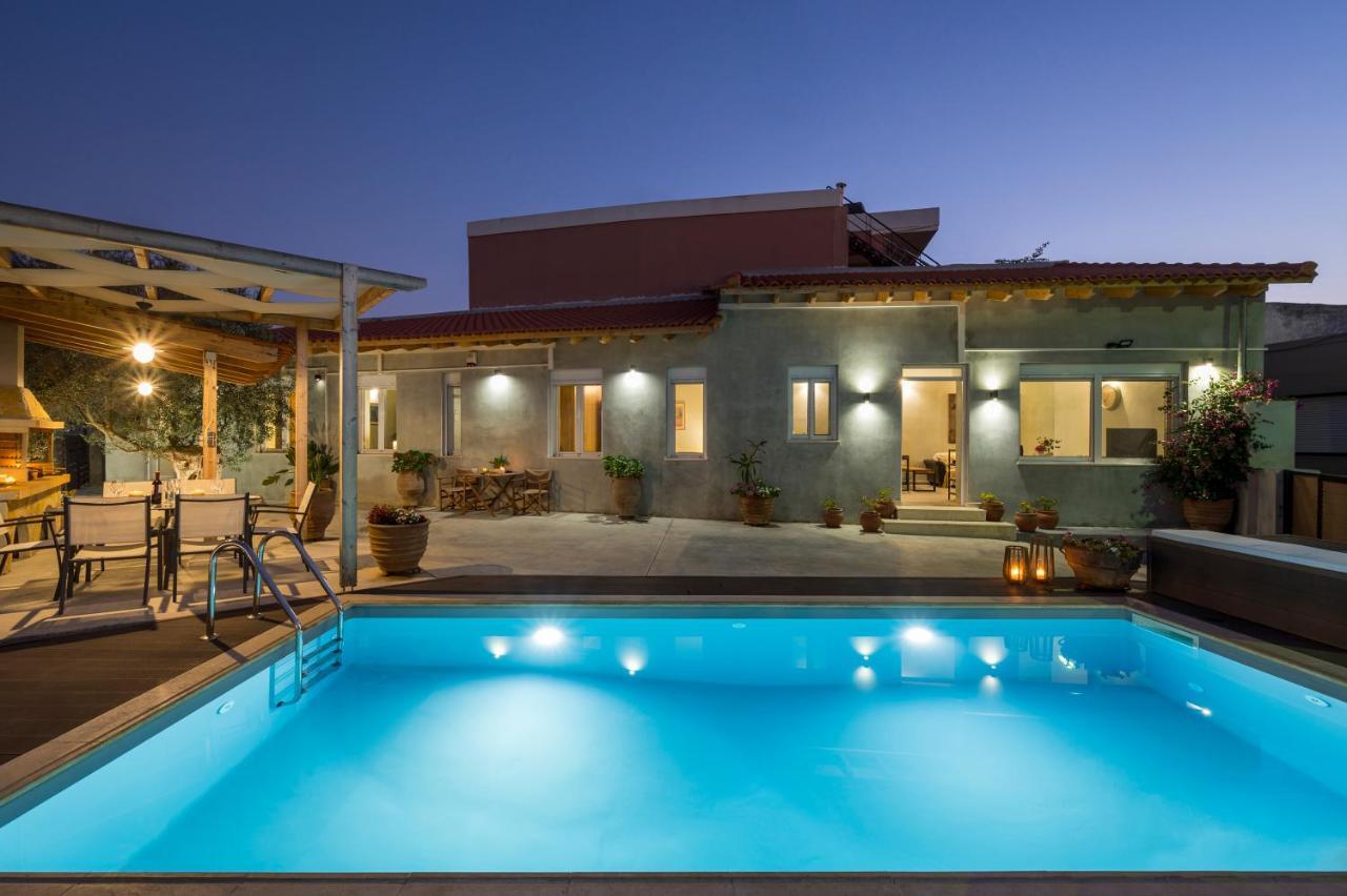 Villa Roxanne Galatas  Exterior photo
